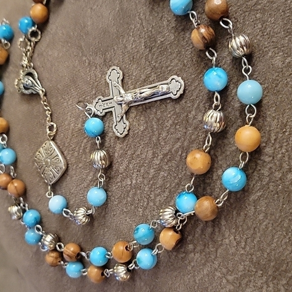 Handmade Olive Wood Vintage Metal Shell Beaded Crucifix Rosary Necklace - Picture 4 of 6